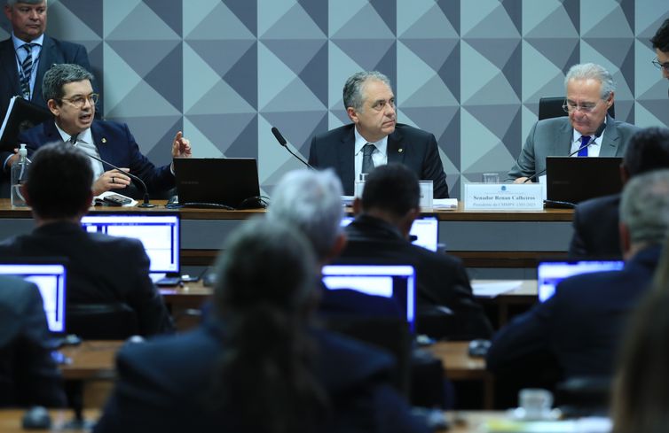 MP que compensa revogação de decreto do IOF vai à Câmara