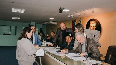 Parlamentares debatem orçamento público e saúde municipal