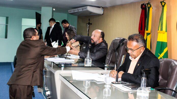 Parlamentares debatem valorização da educação, obras públicas e a saúde municipal