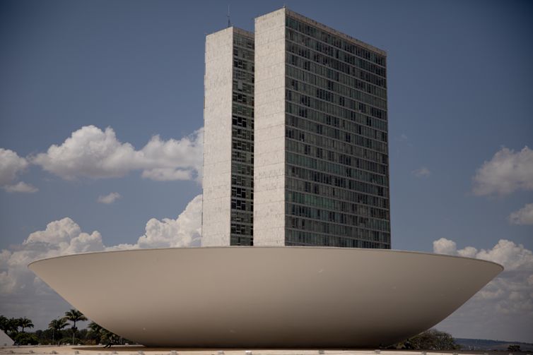 PGR envia ao STF parecer contrário a mandato remoto no Congresso