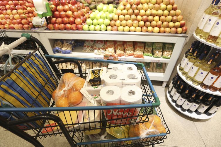 Vendas no comércio crescem 0,2% em agosto, após quatro meses de queda