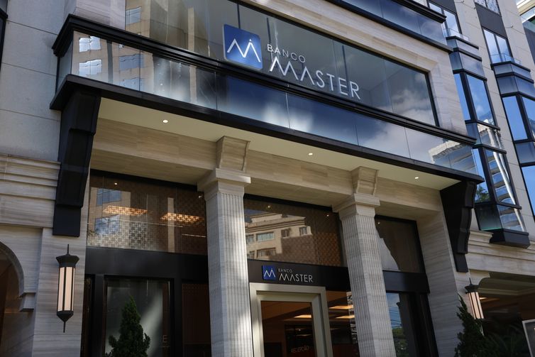 Especialistas alertam para golpes em ressarcimentos do Banco Master
