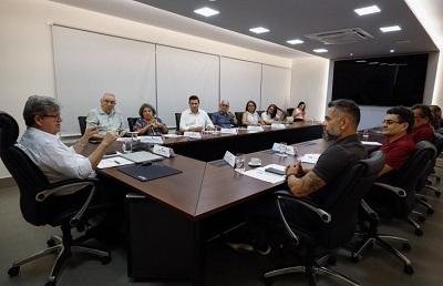 João Azevêdo anuncia atualização do PCCR dos jornalistas e criação do PCCR da Orquestra Sinfônica da Paraíba