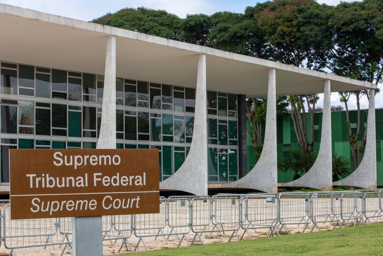 Moraes assume presidência temporária do STF e recebe homenagens 