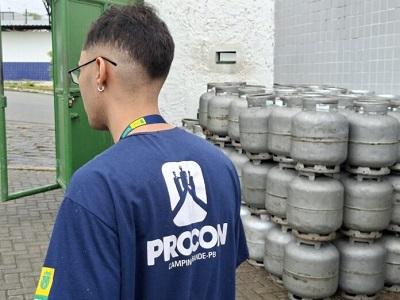 Pesquisa do Procon Municipal aponta menor preço, em Campina Grande, para gás de cozinha, R$ 89,99; e água mineral R$ 6,00