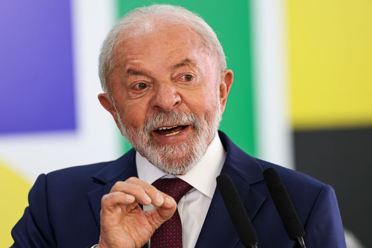 Lula diz esperar que Senado vote indicação de Messias ao STF em 2026