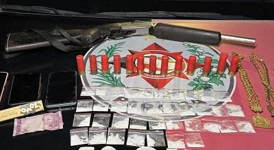 GRANDE JP: Polícia Militar apreende espingarda em ponto de tráfico e prende dupla com drogas