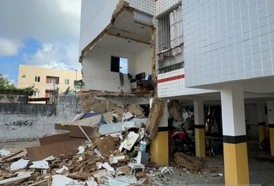 No Bessa Defesa Civil interdita prédio após desabamento de parte da estrutura