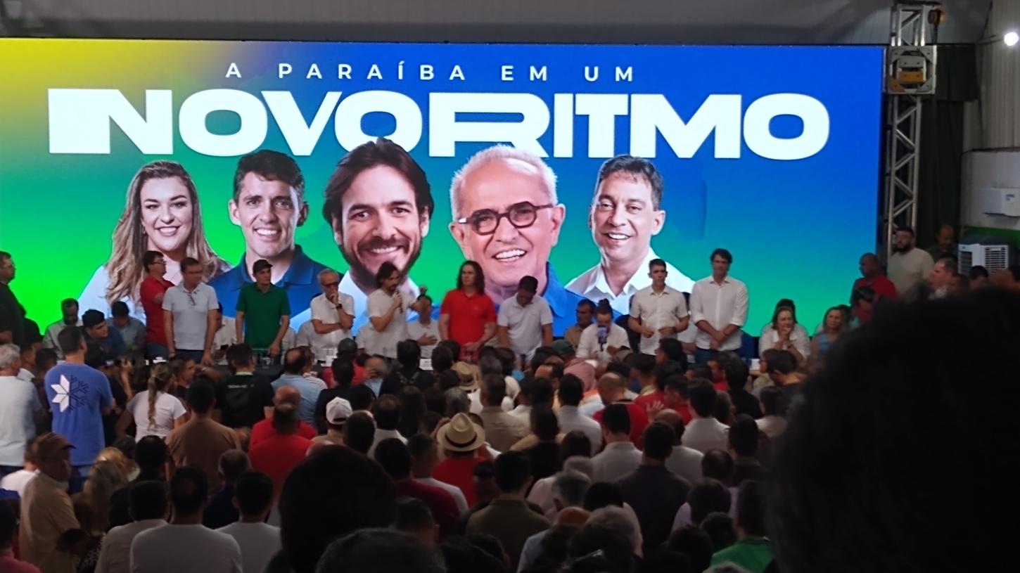 Vice-prefeito de João Pessoa Leo Bezerra (PSB), ameaça sair do partido. Leo está insatisfeito com tratamento recebido por dirigentes do partido.