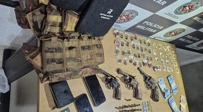 CONFRONTO: Polícia Militar frustra grupo criminoso e apreende armas de fogo, drogas e colete balístico em JP