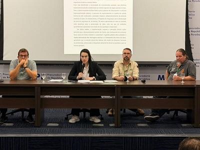 Governo da Paraíba discute diagnóstico de erosão das falésias de Carapibus