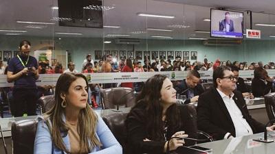 Câmara debate combate à violência contra a mulher e vereadora apresenta projeto “Todos por Elas”
