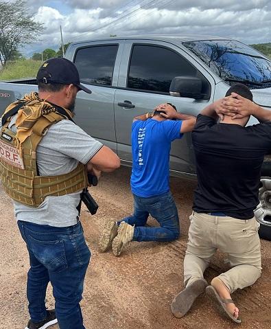 DRF: Polícia Civil recupera caminhão roubado e prende três suspeitos de sequestro