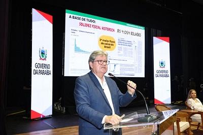 João Azevêdo presta contas à população da Paraíba e destaca legados em áreas como Saúde e Educação