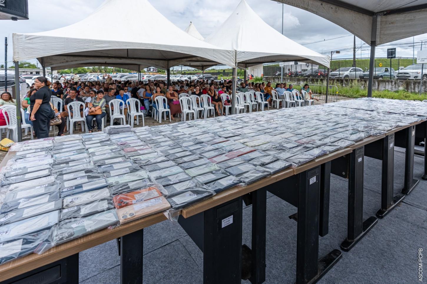 OPERAÇÃO RECUPERA: Polícia Civil realiza a entrega de mais de 500 aparelhos celulares furtados ou roubados