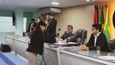 Parlamentares debatem saúde, infraestrutura e aprovam projetos na Ordem do Dia