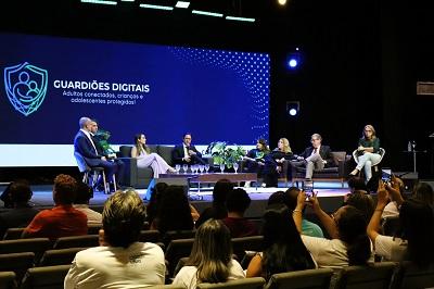 PREVENÇÃO DIGITAL: Polícia Civil participa de workshop sobre proteção de crianças e adolescentes no ambiente virtual