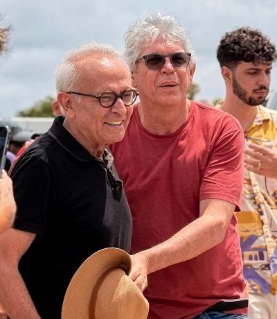 Ricardo Coutinho minimiza polêmica de foto com Cícero Lucena e dispara: “Vai encontrar uma pessoa e não vai cumprimentar?”