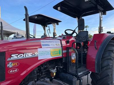 Secretaria de Agricultura de Campina Grande recebe dois novos tratores para o corte de terra