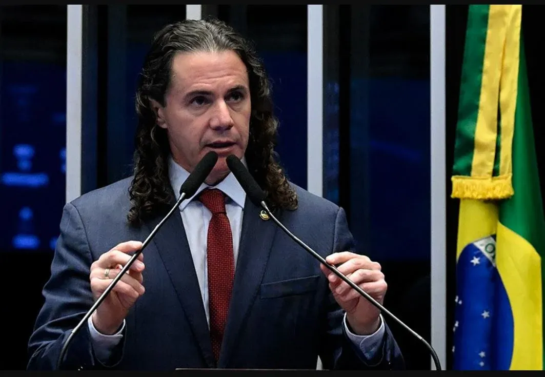 Veneziano anuncia construção de hospital contra o câncer em Campina Grande