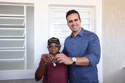 Governador Lucas Ribeiro entrega Cidade Madura de Catolé do Rocha e assina ordem de serviço do Centro Poliesportivo de São Bento