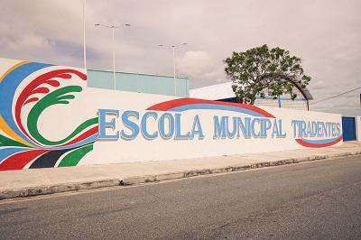Prefeitura entrega reforma e ampliação da Escola Municipal Tiradentes, no bairro Santa Rosa, nesta segunda-feira (25)