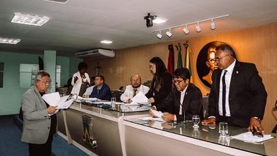 Vereadores aprovam projetos, debatem escala 6X1 e cobram reforço no combate às endemias