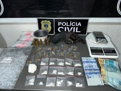 EM POCINHOS: Polícia Civil apreende arma de fogo e prende suspeito por tráfico de drogas
