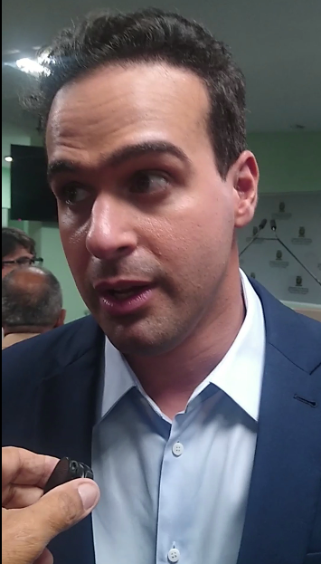 Lucas Ribeiro admite possibilidade de Adriano Galdino integrar chapa de 2026, mas afirma que definição sobre vice-governadoria ainda não foi debatida