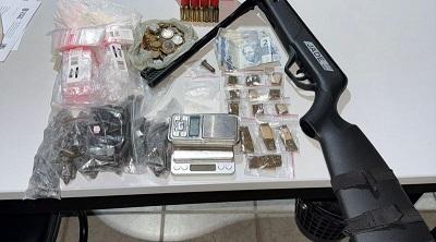 Polícia Militar desarticula ponto do tráfico de drogas na cidade de Paulista