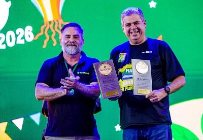 Vice-prefeito Alcindor Villarim prestigia cerimônia que oficializa recordes do Maior Bolo de Milho do Mundo e do Maior Quadrilhão Junino do Mundo