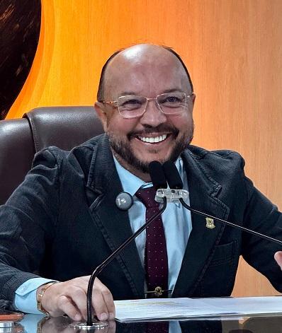 Presidente da Câmara, Saulo Germano, parabeniza profissionais da educação pelos resultados do IDEB em Campina Grande